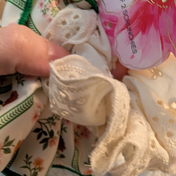 Piper Green-Trim Floral & Cream Lace  Scrunchie Set - Picture 4 of 4